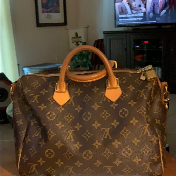 Louis Vuitton Handbags - Louis Vuitton purse....Excellent condition.